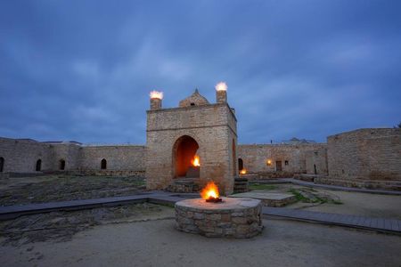 All inclusive! Qobustan, Mud Vulcano, Ateshgah & Yanardag Fire Mountain Tour