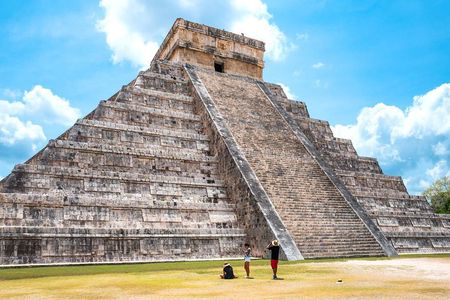 Chichen Itza Early Access & Catamaran to Isla Mujeres 