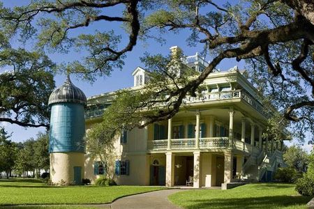 Small-Group Louisiana Plantations Tour with Gourmet Lunch from New Orleans