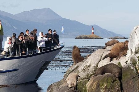 Navigation to Beagle Channel and Sea Lions Island with Transfers