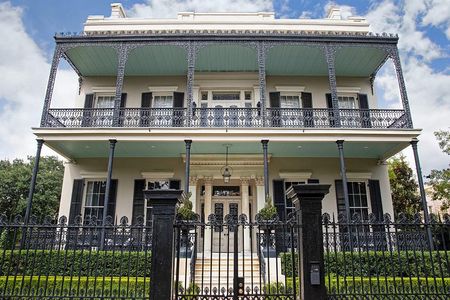 Garden District Walking Tour of New Orleans