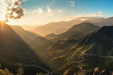 2-Day Spectacular Sapa Trekking and Bus Tour (overnight at 4 star hotel)