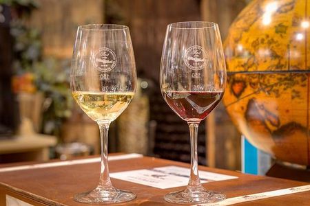 PRIVATE Walking Tour with Lunch and Wine Tasting by a Sommelier