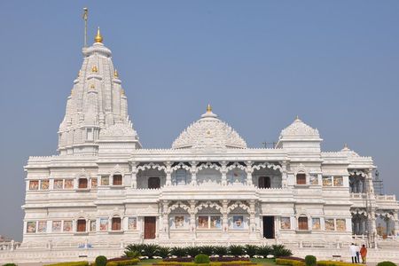 Same Day Mathura and Vrindavan Tour with Taj Mahal from New Delhi
