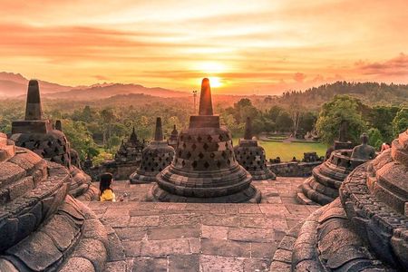 Punthuk Setumbu Sunrise, Borobudur Temple & Merapi Lava Tours