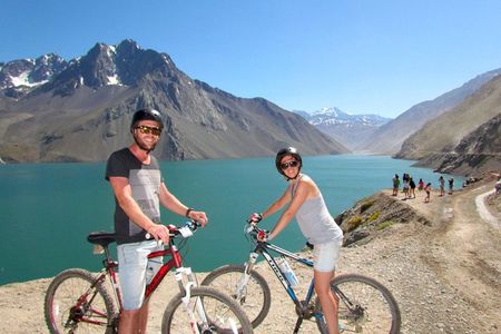 Private Mountain Bike Tour to El Yeso Reservoir and Maipo Valley