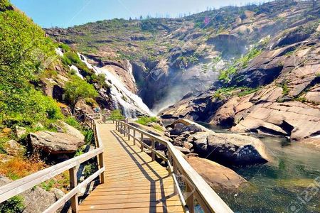 Excursion to Finisterre + Muxia + Costa da Morte (7 stops)