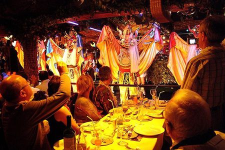 Small-Group Tour: Night City Tour with Santa Lucia Hill and Dinner Show