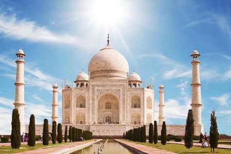 Private Skip the line Taj Mahal Sunrise Trip From Delhi By Car (All Inclusive)