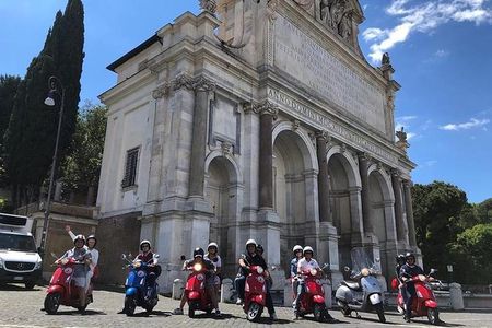 Beautiful Roma Tour on Vespa with Driver