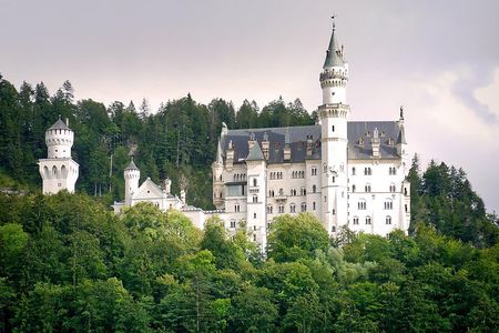 Neuschwanstein Castle and Linderhof Palace Day Trip from Munich