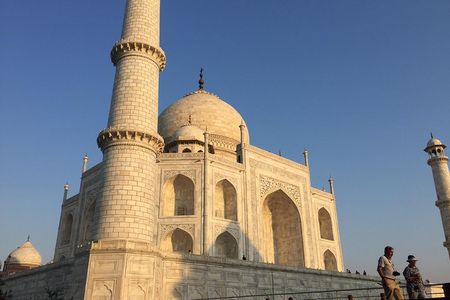 Sunrise Taj Mahal Tour With Female Tour Guide