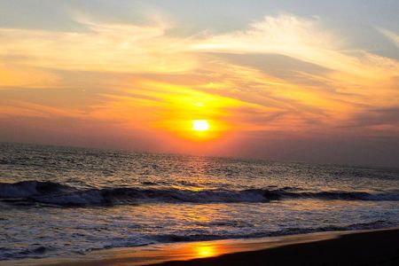 Playa De Monterrico - Pacifico Y Arena Negra - 