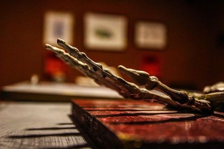 Xcape Room Bcn: Corpse Gallery Escape Room Barcelona