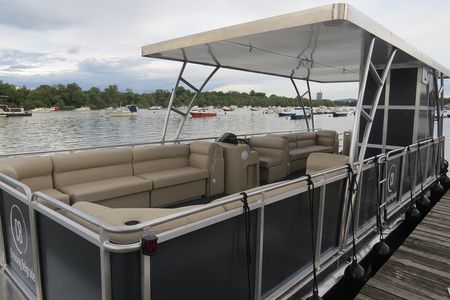 2 hours / Sightseeing Boat cruise Drinks Included