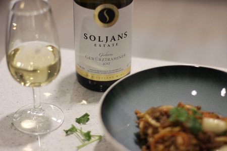 Small-Group Kumeu Wine Country Tour with Wine Tastings & Lunch