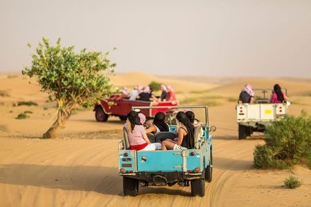 Dubai: Heritage Safari in Private Vintage Land Rover with dinner