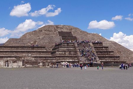 2-Day Guadalupe Shrine, Teotihuacan Pyramids and Xochimilco