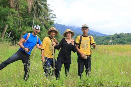 Authentic hike in the forest with lunch at the inhabitant