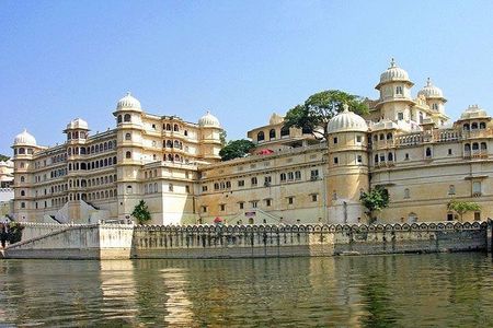 Full-Day Private City Tour of Udaipur Including Boat Ride in Lake Pichola