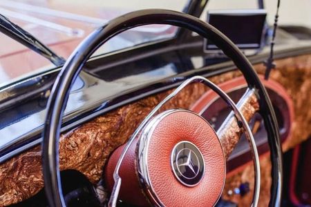 Vintage Cars Prague - Grand City Tour 150min / 1-6 pers. 2,5hrs