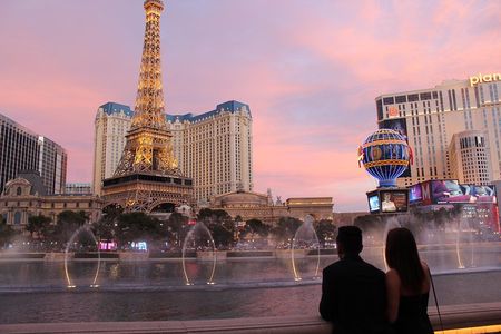 2-Hour Vegas Strip Walking Tour with Photos,Champagne & Vintage Vegas Goody Bags