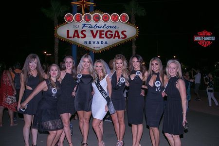Las Vegas Photo Tour by Luxurious Vehicle