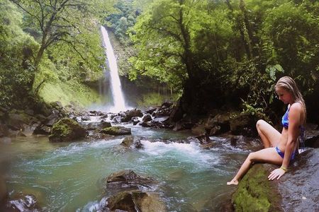 Arenal Highlights: Hanging Bridges, La Fortuna Waterfall, Volcano