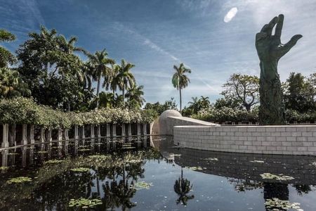 Miami: History through Architecture Private Tour with Transport