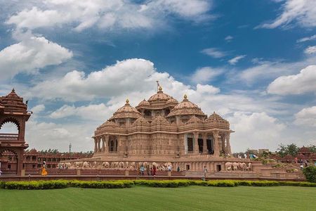 New Delhi: Mughal's architecture tour with transfers