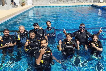 Scuba diving lesson for beginners (1 hour )