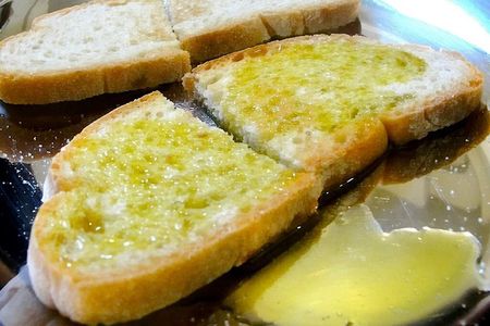 Olive oil tasting with oil mill tour in Umbria. 