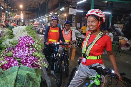 Bike Bangkok at Night with Thai Dinner
