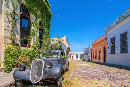 2-Days and 1 Night visiting Colonia and Montevideo