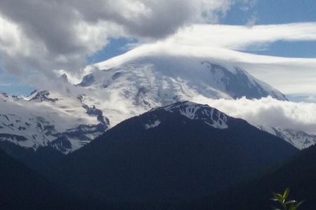 Mt Rainier Private Tour Experience in SUV