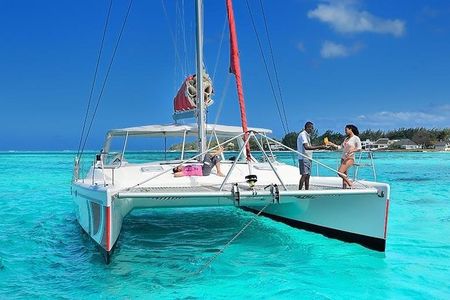 Exclusive Private Catamaran Adventure: Ile aux Cerf (Full Day Cruise incl Lunch)