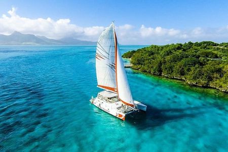 Spectacular Catamaran trip to Ile Aux Cerf with Lunch & Transfer 