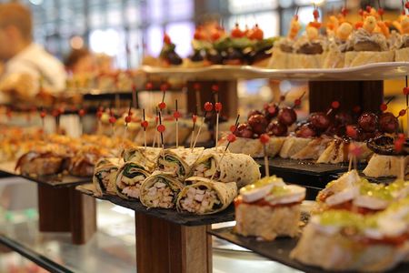 CERTAL Exclusive Tour: LA RIBERA Market + GASTROBARS Bilbao (3h)