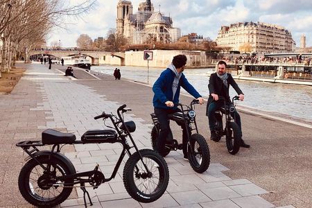 Private Paris electric bike ride with video