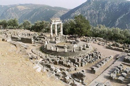 Thermopylae and Delphi Full Day Private Tour