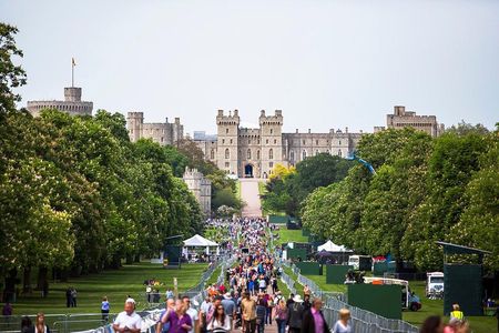 Windsor & Hampton Court Executive Vehicle Private Tour with Pass