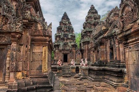 Grand Tour and Banteay Srei Group Tour