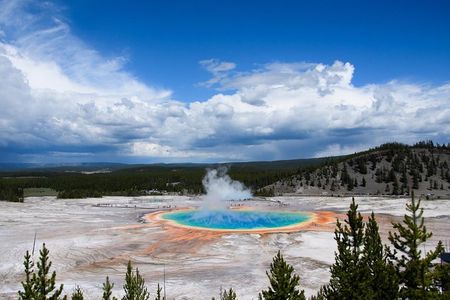Private Yellowstone Old Faithful and Lower Loop Tour