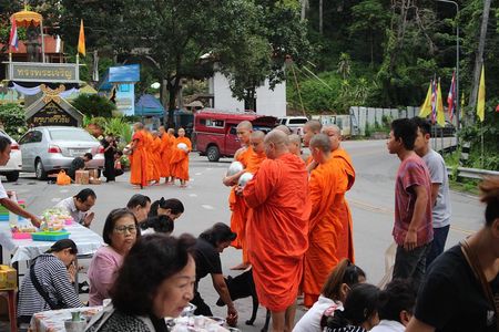 Chiang Mai: Morning Alms, Doi Suthep, Mon Jam, Long Neck & More