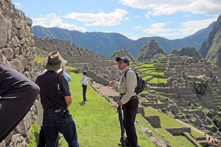 Hire a fluent English speaking and professional Machu Picchu guide
