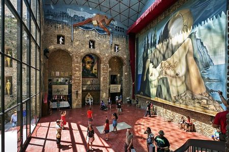 Dali Museum and Costa Brava Small Group Day Trip from Barcelona