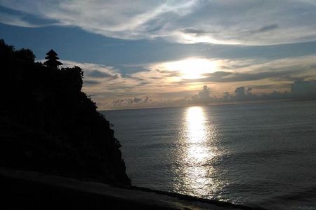 Uluwatu temple bali sunset tour