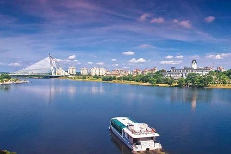 Putrajaya Cultural Experience: Lake Cruise, Pink Mosque & Lunch