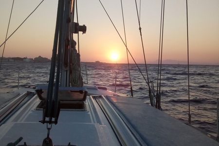 Private sunset cruise with drinks and fruits 
