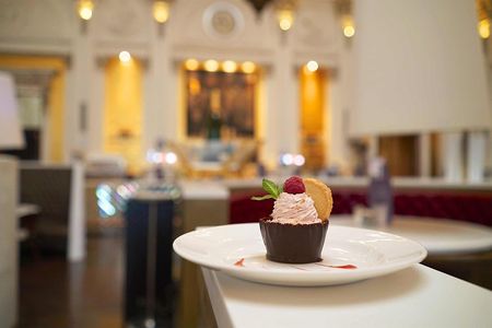 Glasgow Walking Food Tour with EatWalk Tours